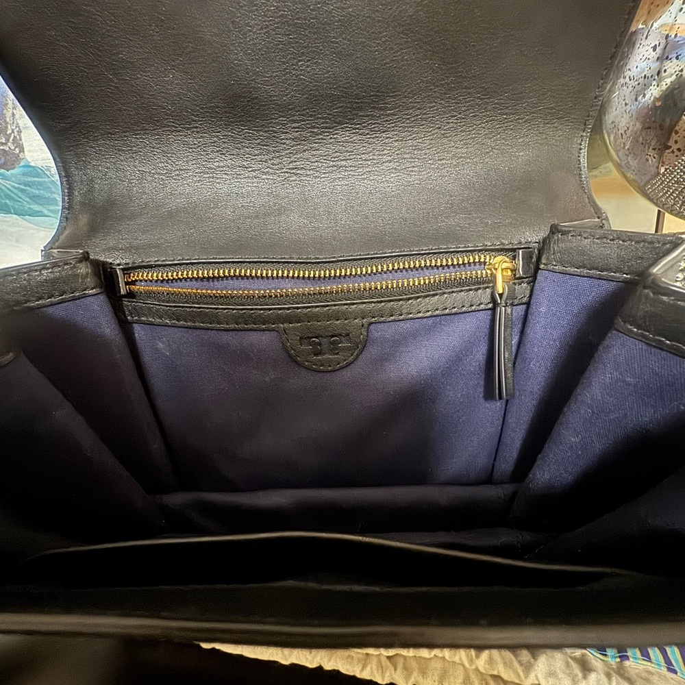 Authentic Tory Burch Brooke Black Leather Shoulder Bag - Picture 3 of 8